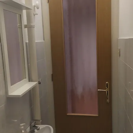 Hotel In Centro Con Wifi E Posto Auto In Garage 5*