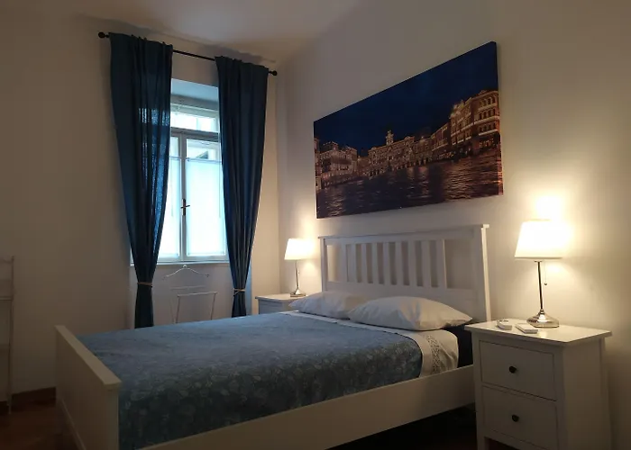 In Centro Con Wifi E Posto Auto In Garage 4* Trieste