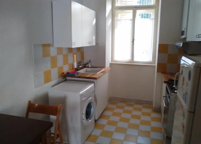 Hotel In Centro Con Wifi E Posto Auto In Garage 4*